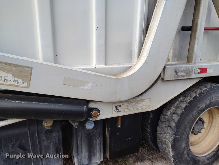 image for item IP9745 2017 Kenworth K370 refuse truck