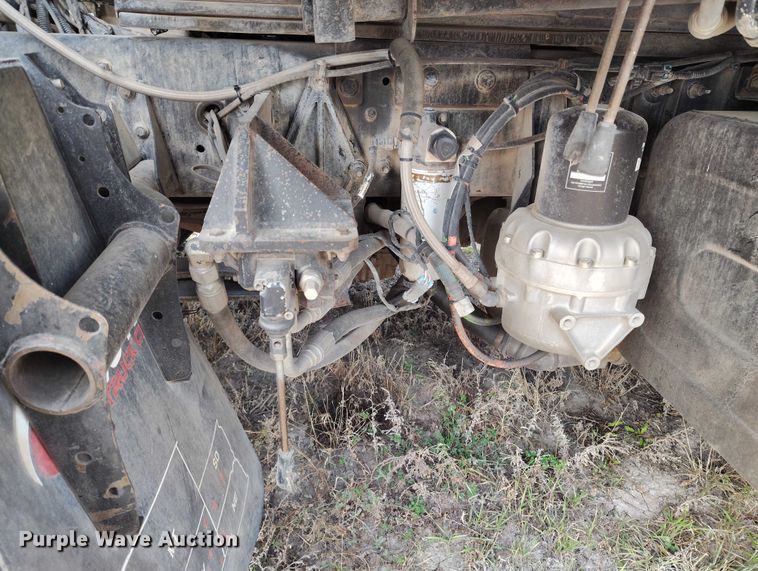 image for item IP9745 2017 Kenworth K370 refuse truck