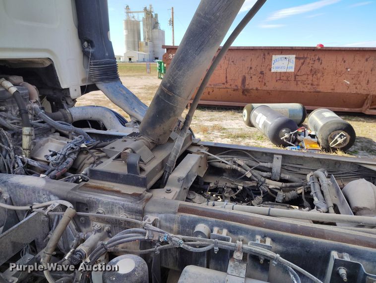 image for item IP9745 2017 Kenworth K370 refuse truck