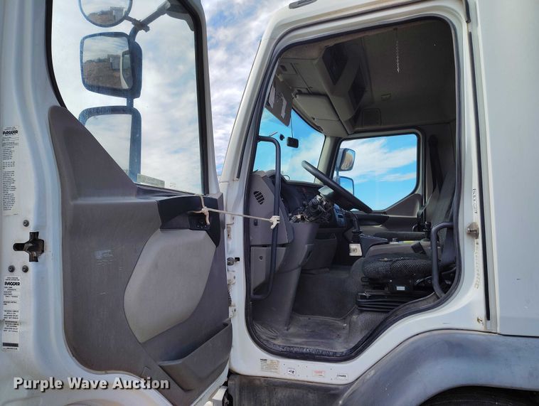 image for item IP9745 2017 Kenworth K370 refuse truck