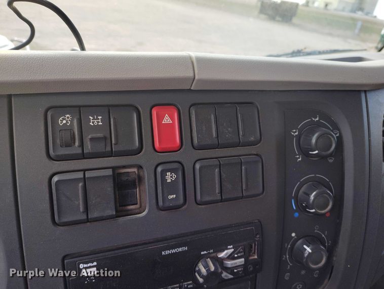 image for item IP9745 2017 Kenworth K370 refuse truck