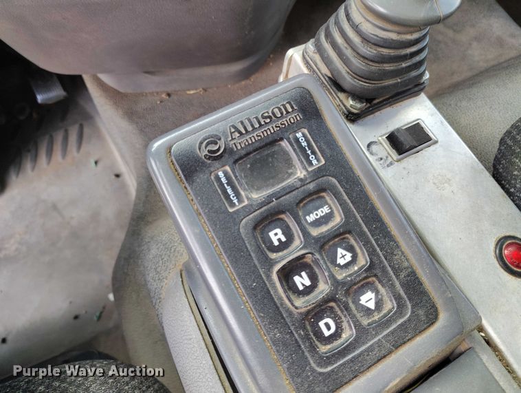 image for item IP9745 2017 Kenworth K370 refuse truck