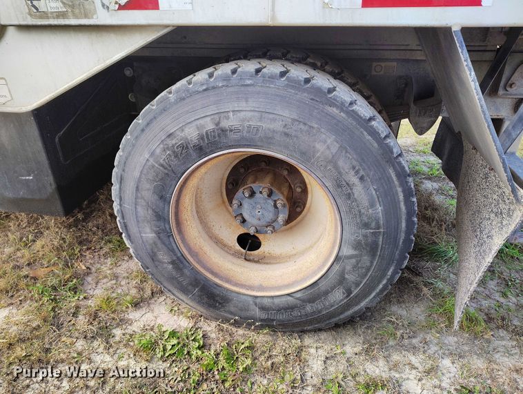 image for item IP9745 2017 Kenworth K370 refuse truck