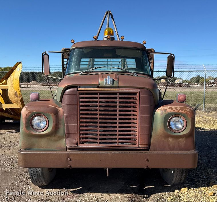 image for item JJ9948 1971 International Loadstar 1800 winch truck