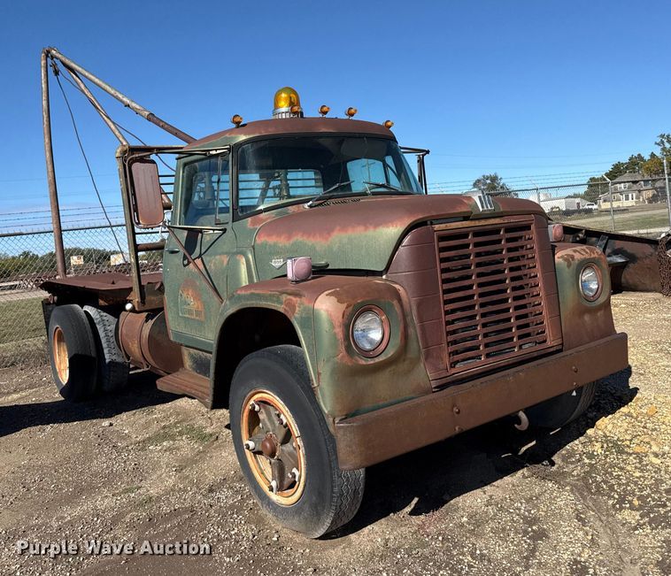 image for item JJ9948 1971 International Loadstar 1800 winch truck