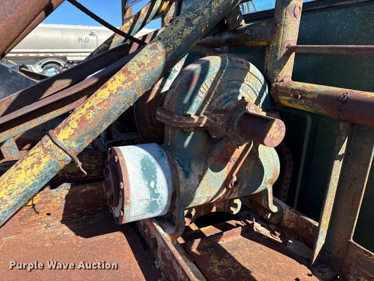 image for item JJ9948 1971 International Loadstar 1800 winch truck