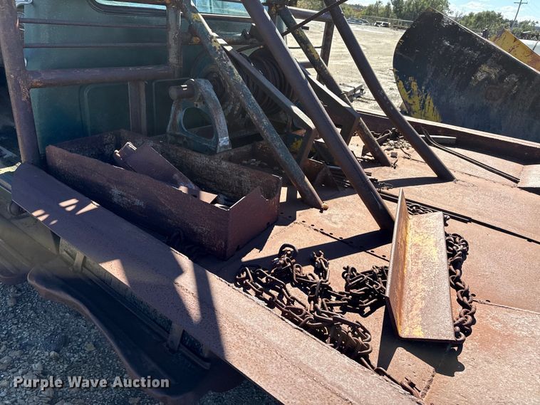 image for item JJ9948 1971 International Loadstar 1800 winch truck