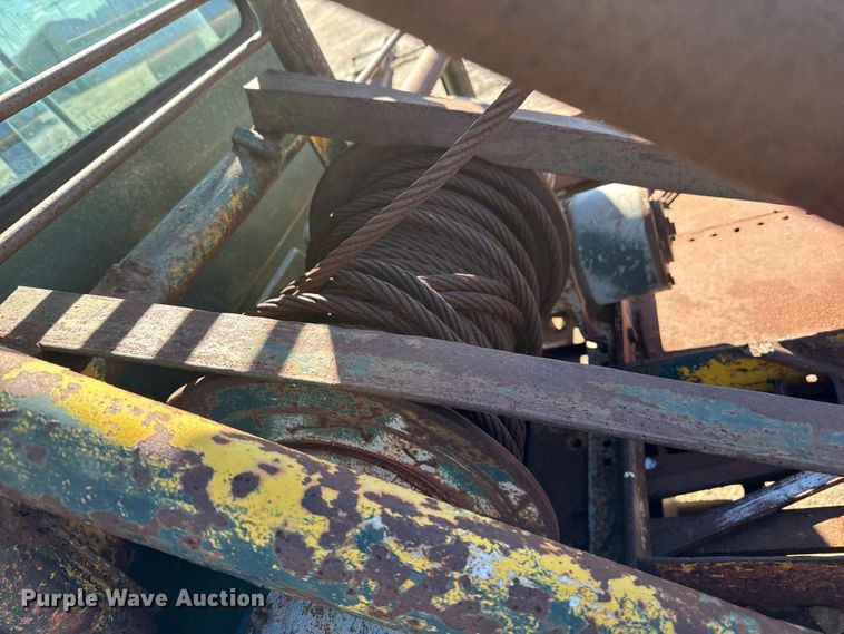 image for item JJ9948 1971 International Loadstar 1800 winch truck