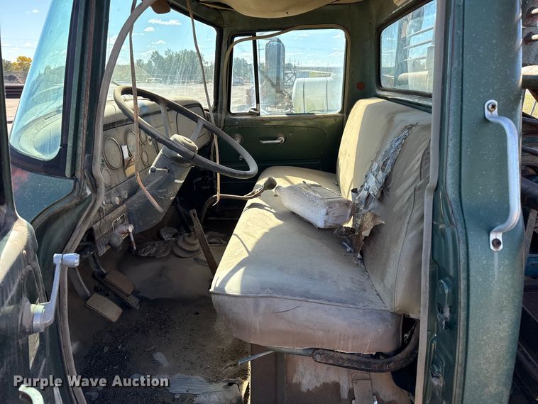 image for item JJ9948 1971 International Loadstar 1800 winch truck