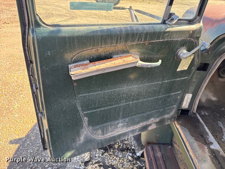 image for item JJ9948 1971 International Loadstar 1800 winch truck