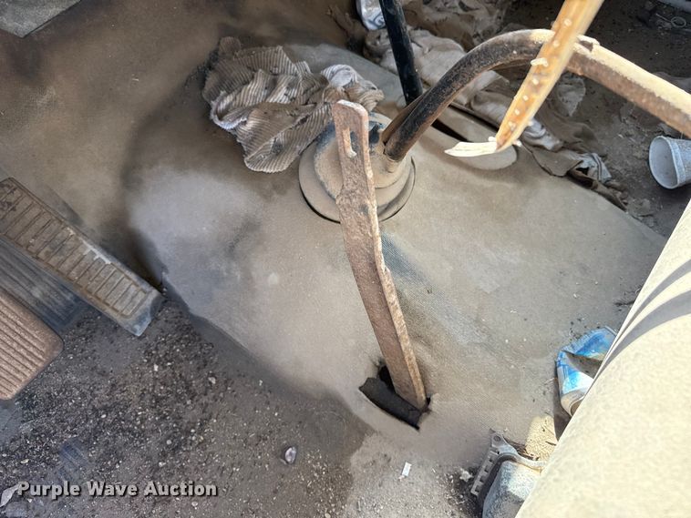 image for item JJ9948 1971 International Loadstar 1800 winch truck