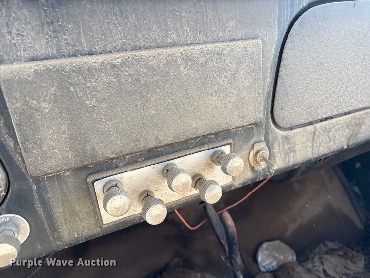 image for item JJ9948 1971 International Loadstar 1800 winch truck