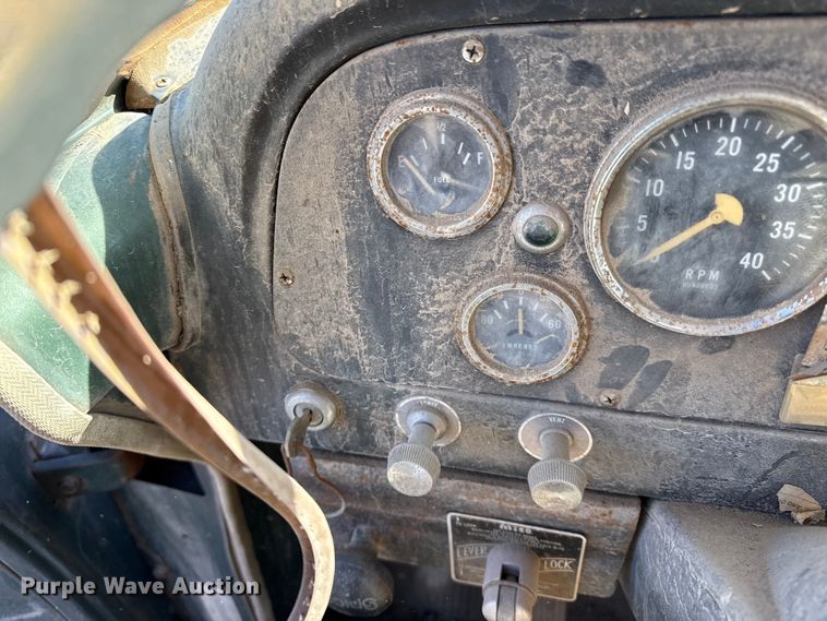 image for item JJ9948 1971 International Loadstar 1800 winch truck