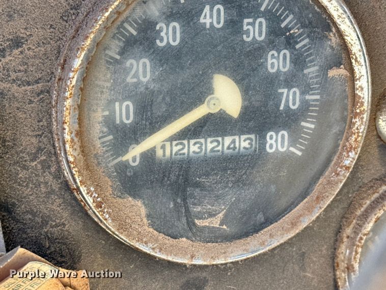 image for item JJ9948 1971 International Loadstar 1800 winch truck