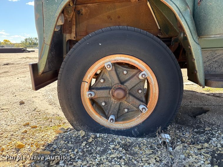 image for item JJ9948 1971 International Loadstar 1800 winch truck