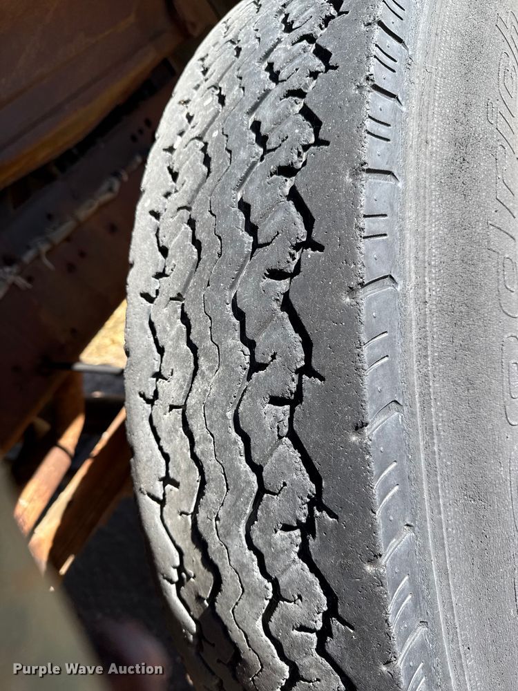 image for item JJ9948 1971 International Loadstar 1800 winch truck