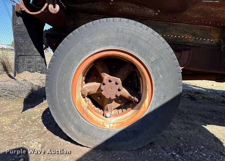 image for item JJ9948 1971 International Loadstar 1800 winch truck