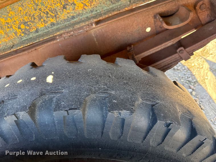 image for item JJ9948 1971 International Loadstar 1800 winch truck