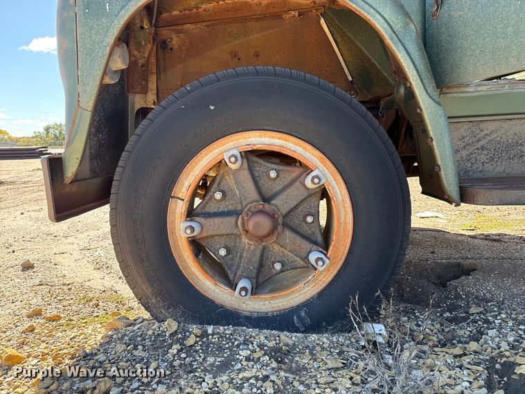 image for item JJ9948 1971 International Loadstar 1800 winch truck