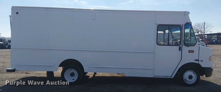 image for item KB9540 2007 Freightliner MT45 delivery truck