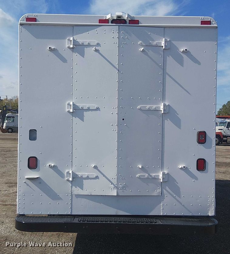 image for item KB9540 2007 Freightliner MT45 delivery truck