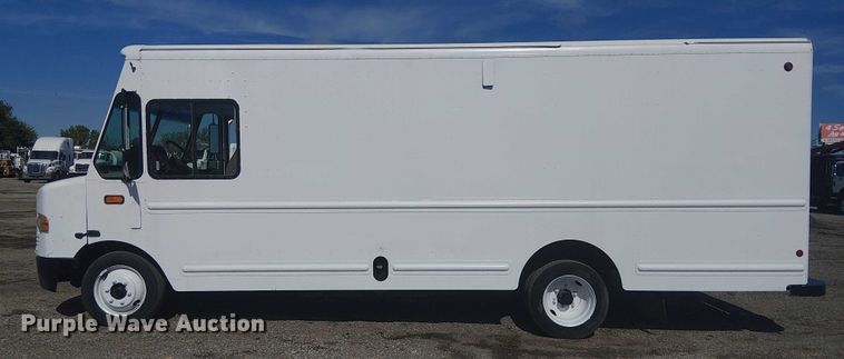 image for item KB9540 2007 Freightliner MT45 delivery truck