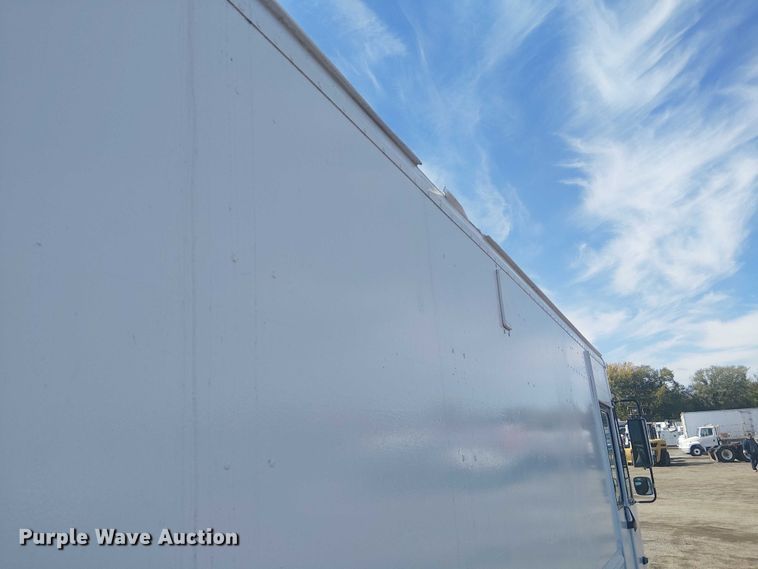 image for item KB9540 2007 Freightliner MT45 delivery truck