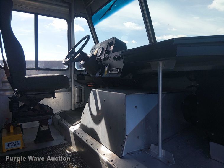 image for item KB9540 2007 Freightliner MT45 delivery truck