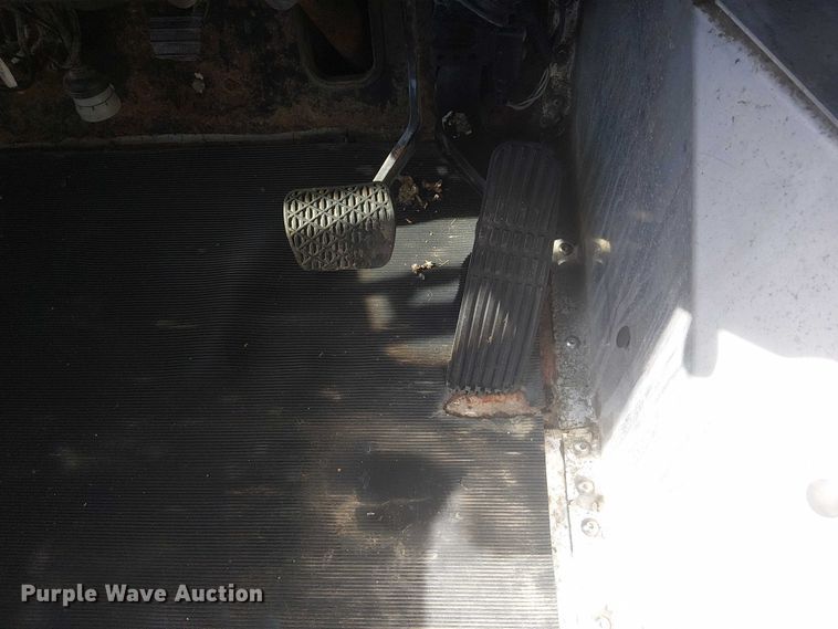 image for item KB9540 2007 Freightliner MT45 delivery truck