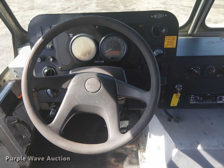 image for item KB9540 2007 Freightliner MT45 delivery truck