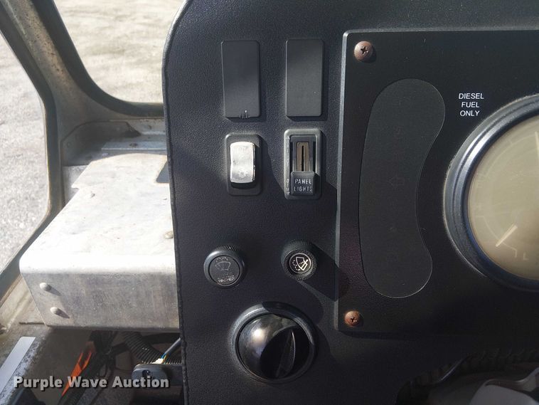 image for item KB9540 2007 Freightliner MT45 delivery truck