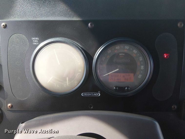 image for item KB9540 2007 Freightliner MT45 delivery truck