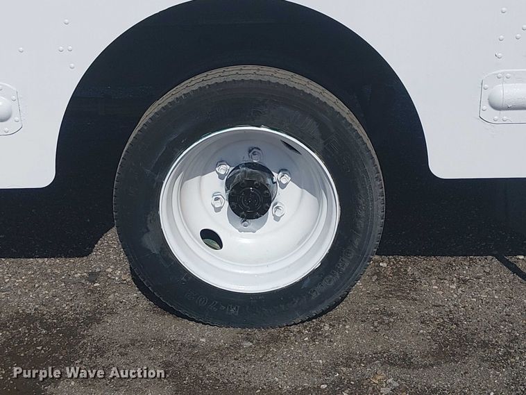 image for item KB9540 2007 Freightliner MT45 delivery truck