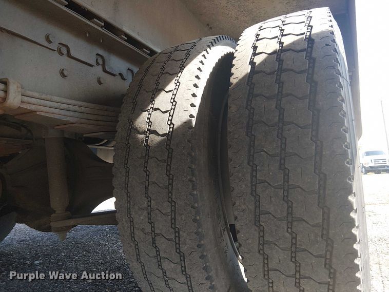 image for item KB9540 2007 Freightliner MT45 delivery truck