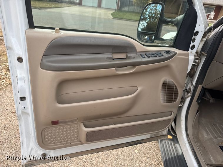 image for item NA9848 2001 Ford Excursion SUV