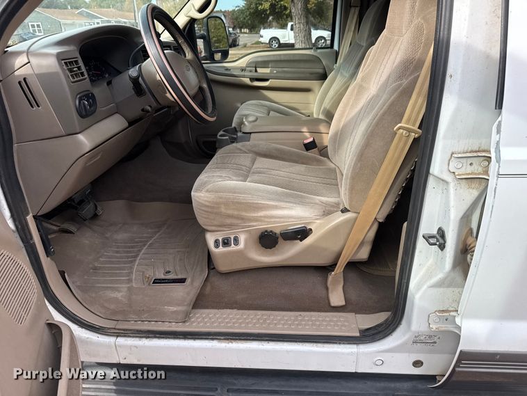 image for item NA9848 2001 Ford Excursion SUV