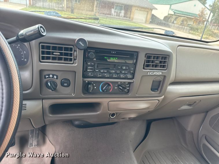 image for item NA9848 2001 Ford Excursion SUV