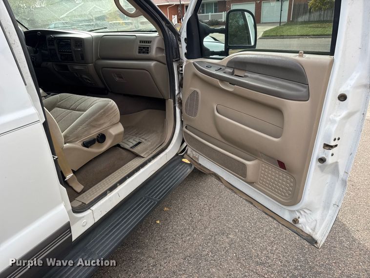 image for item NA9848 2001 Ford Excursion SUV
