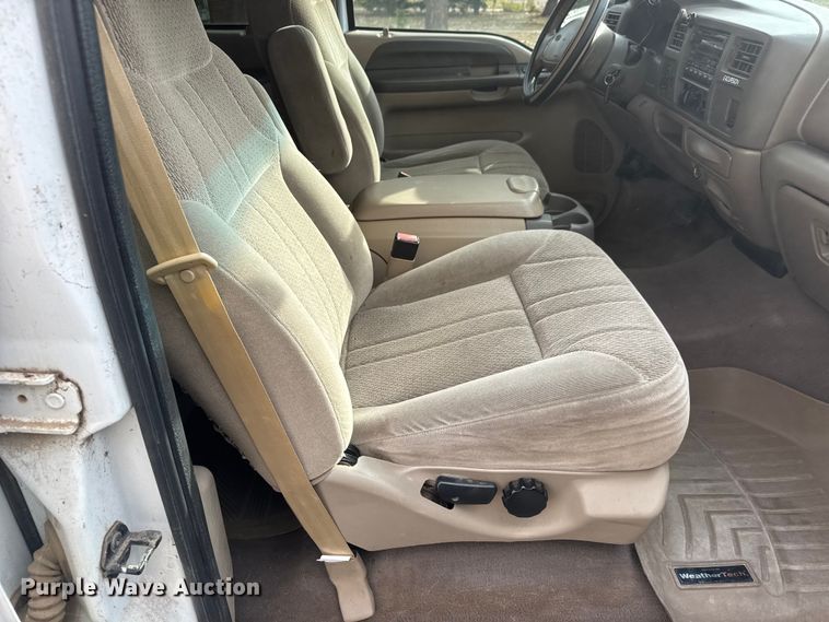 image for item NA9848 2001 Ford Excursion SUV