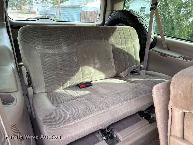 image for item NA9848 2001 Ford Excursion SUV