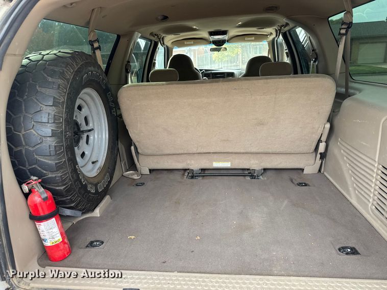 image for item NA9848 2001 Ford Excursion SUV