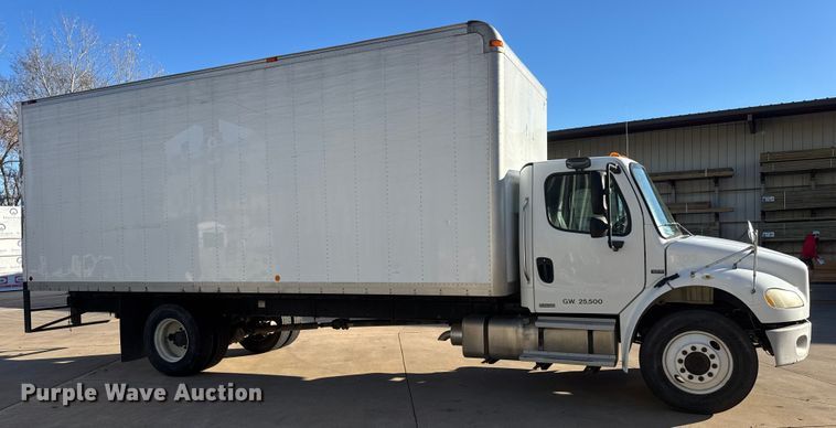 image for item NB9002 2004 Freightliner Business Class M2 box truck