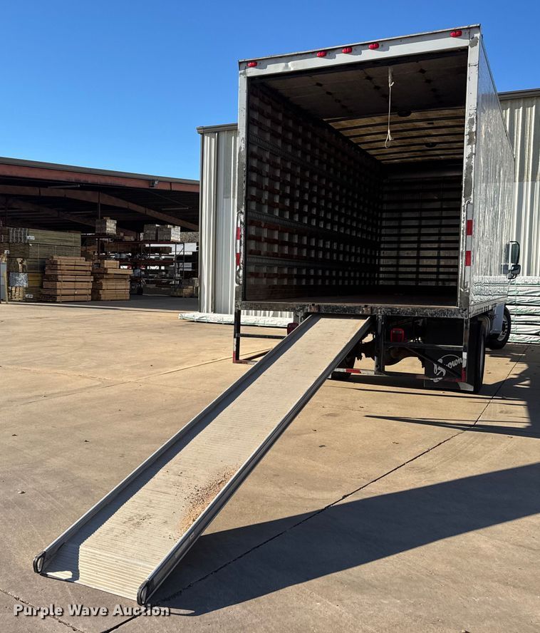 image for item NB9002 2004 Freightliner Business Class M2 box truck