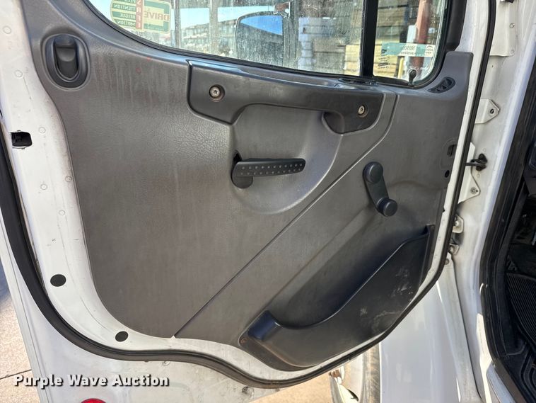 image for item NB9002 2004 Freightliner Business Class M2 box truck