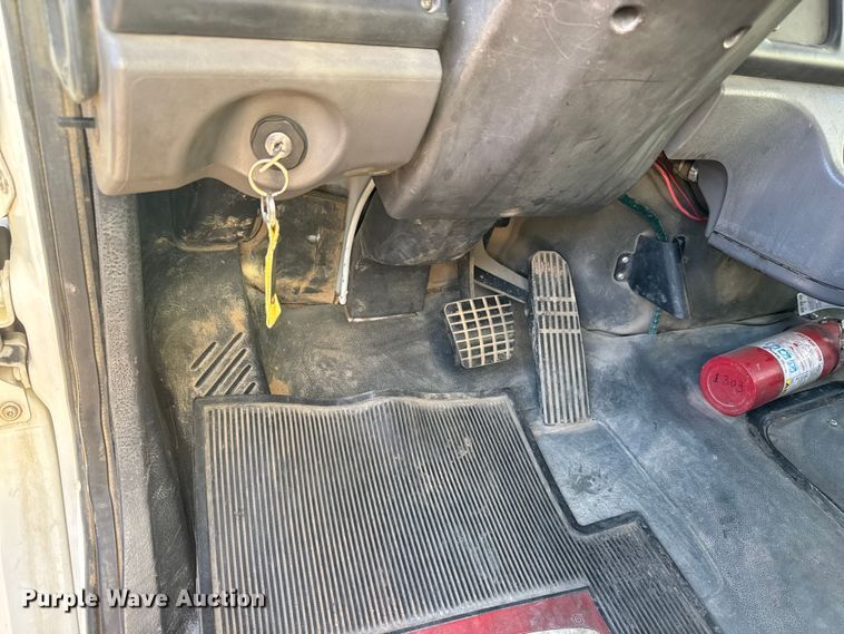 image for item NB9002 2004 Freightliner Business Class M2 box truck