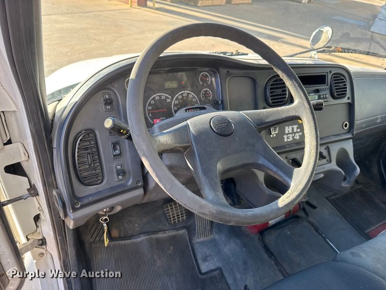 image for item NB9002 2004 Freightliner Business Class M2 box truck