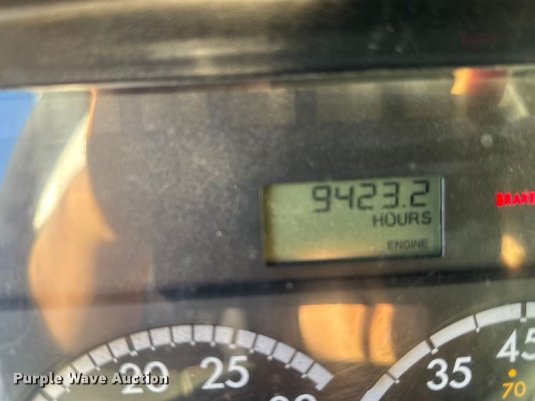 image for item NB9002 2004 Freightliner Business Class M2 box truck