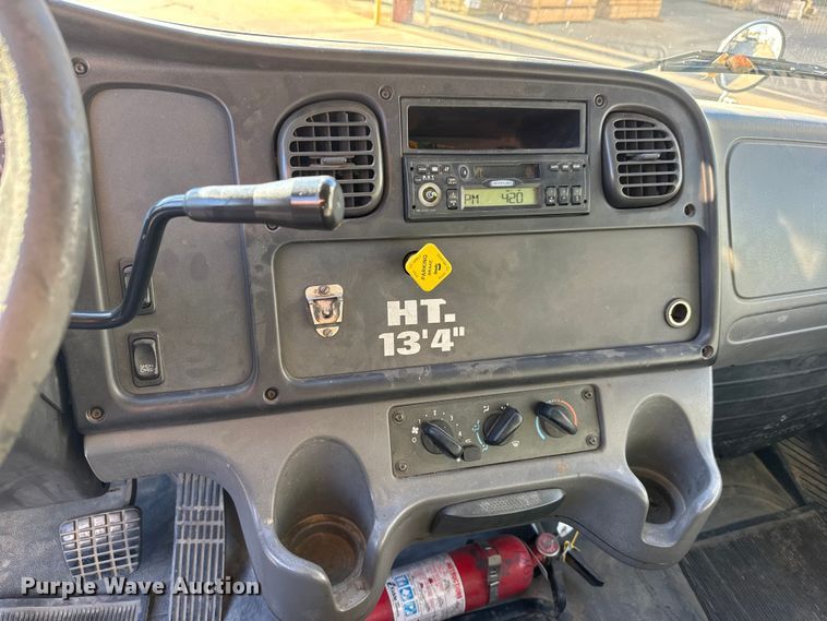 image for item NB9002 2004 Freightliner Business Class M2 box truck