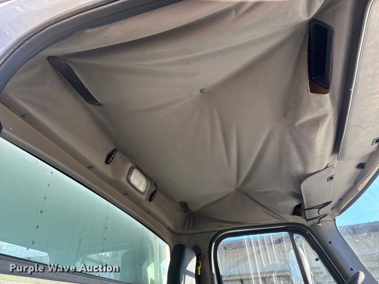 image for item NB9002 2004 Freightliner Business Class M2 box truck