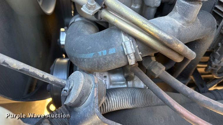 image for item NB9002 2004 Freightliner Business Class M2 box truck